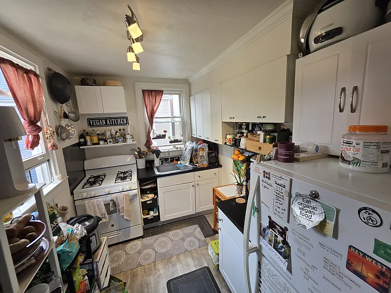 226 Green St #B — Photo 2