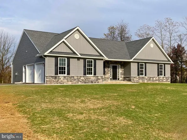 23 James St, Bernville, PA 19506