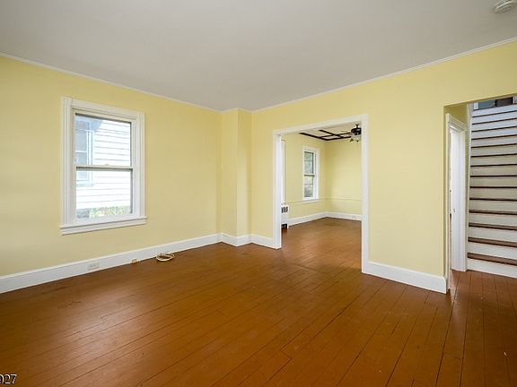 5th image of 18 Church St