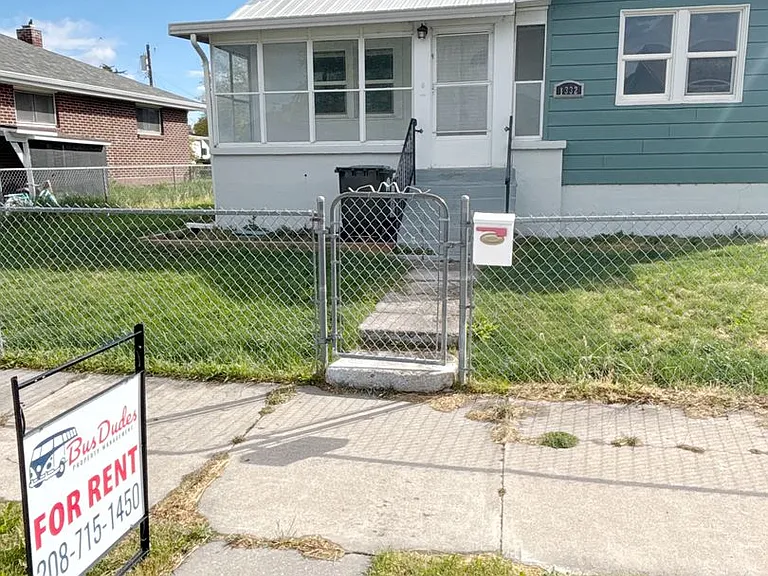 1332 S 3rd Ave — Photo 2