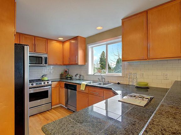 5th image of 9501 Roosevelt Way NE #C