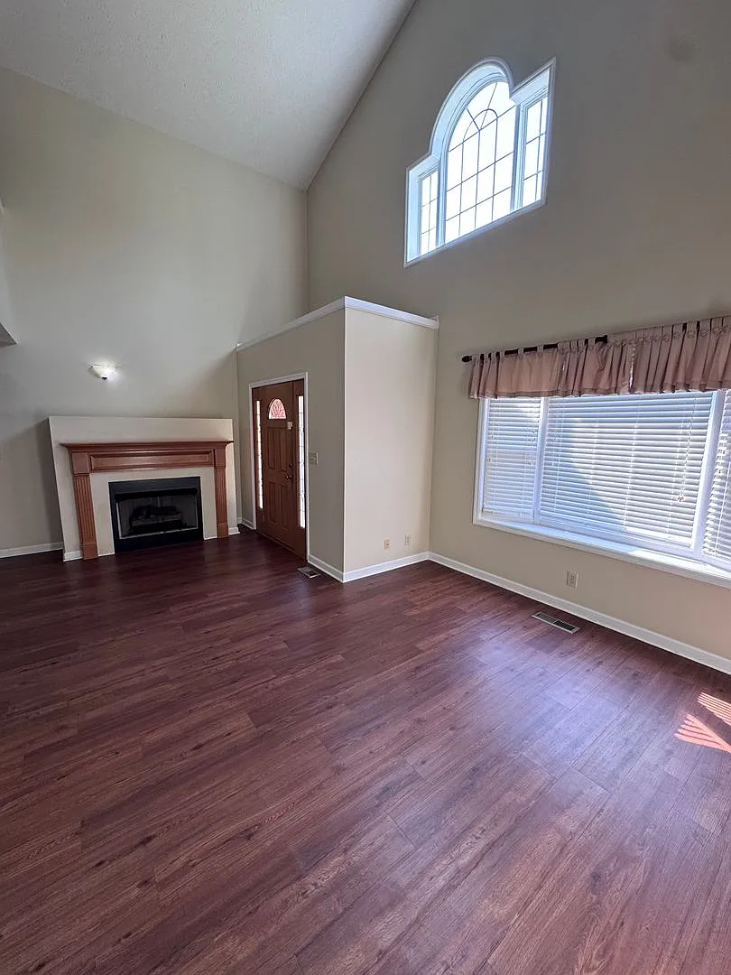 215 W. Francis Street — Photo 3