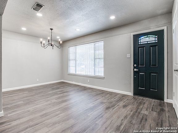 3rd image of 4402 SEABREEZE DR