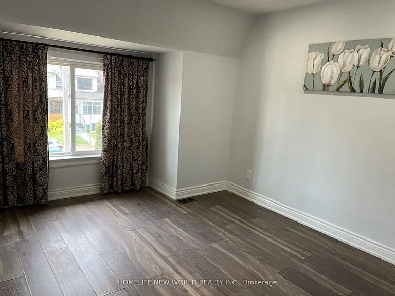 19 Britannia Ave — Photo 12