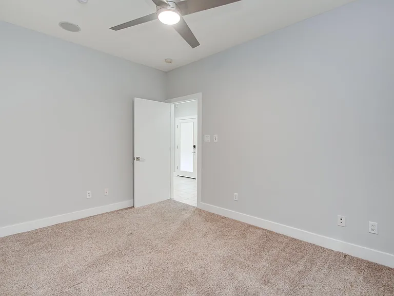 4202 Spencer St — Photo 6