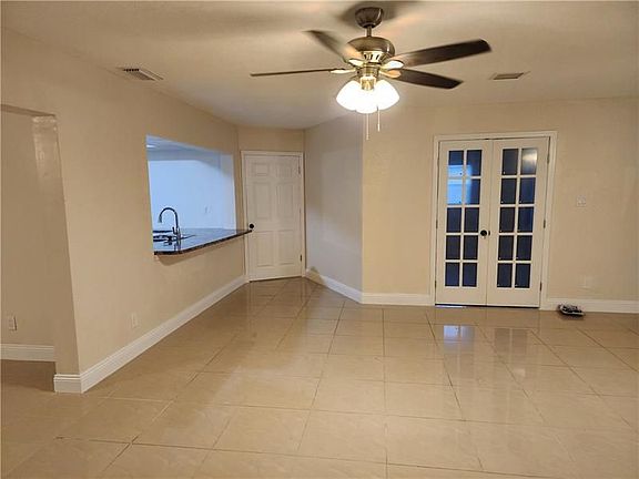 3rd image of 4921 NW 39th St