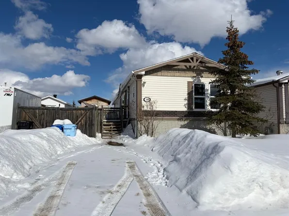 109 SW Elm St, Wood Buffalo, AB T9K 0J8