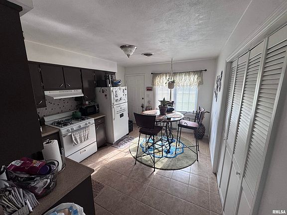 4th image of 5716-5718 W Fairview Rd