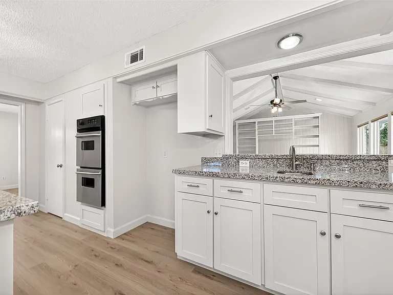 10602 Longmont Dr — Photo 17