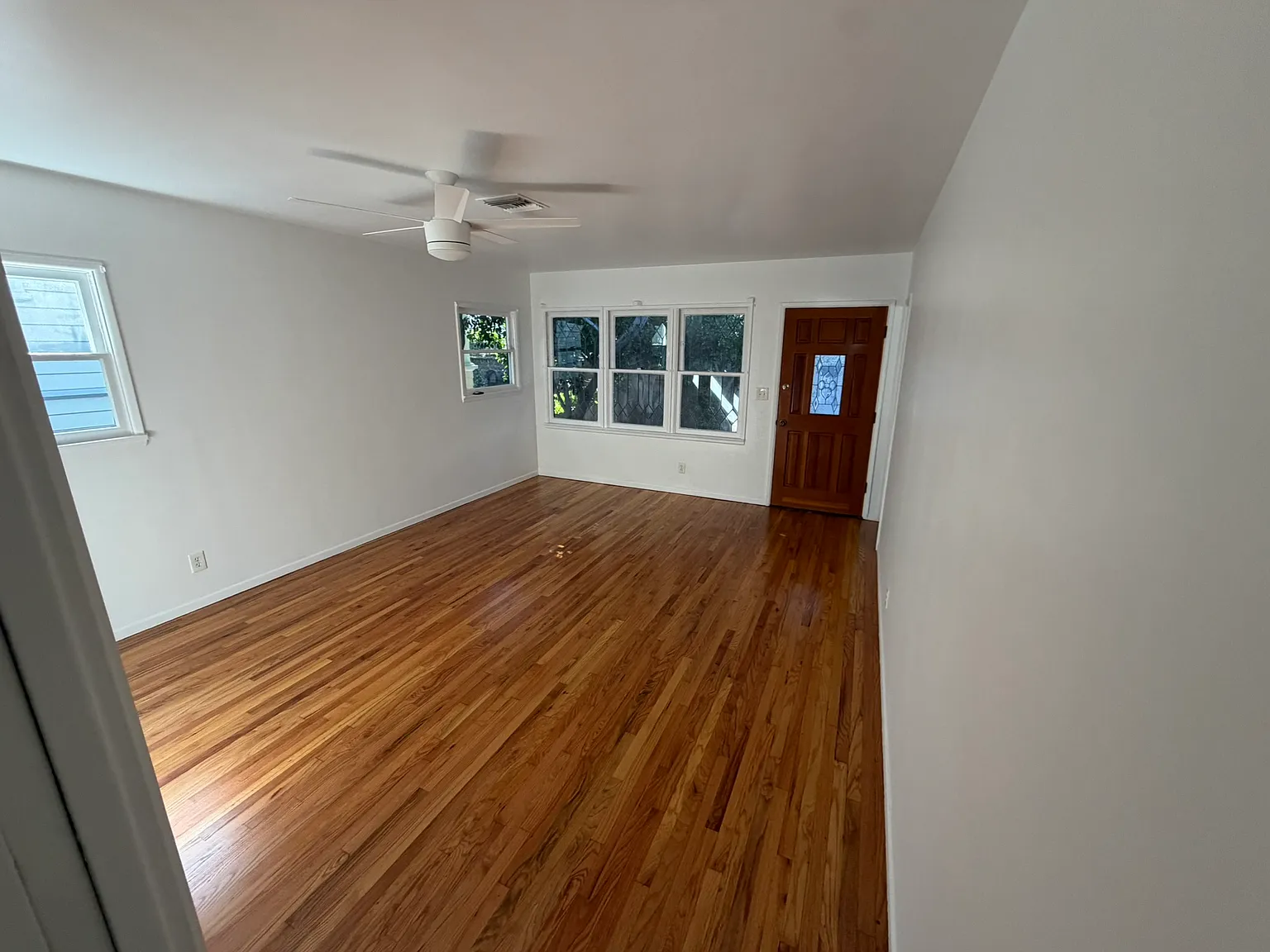 2 bed, 1000 sqft, $5,995 — Photo 2