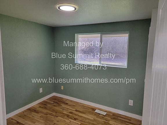 4th image of 5001 Rainier Ave SE