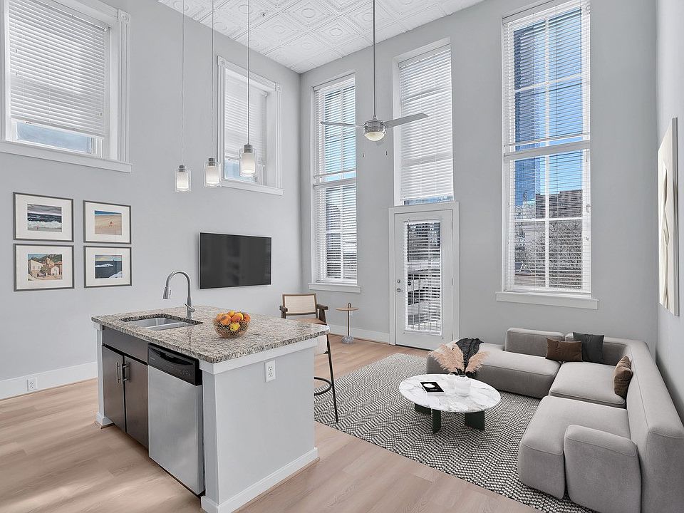1st image of 523 E Main St APT 302