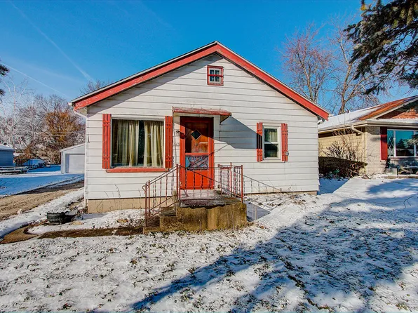 5963 S 32nd St, Greenfield, WI 53221