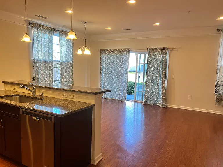 1007 Bradish Ln — Photo 4