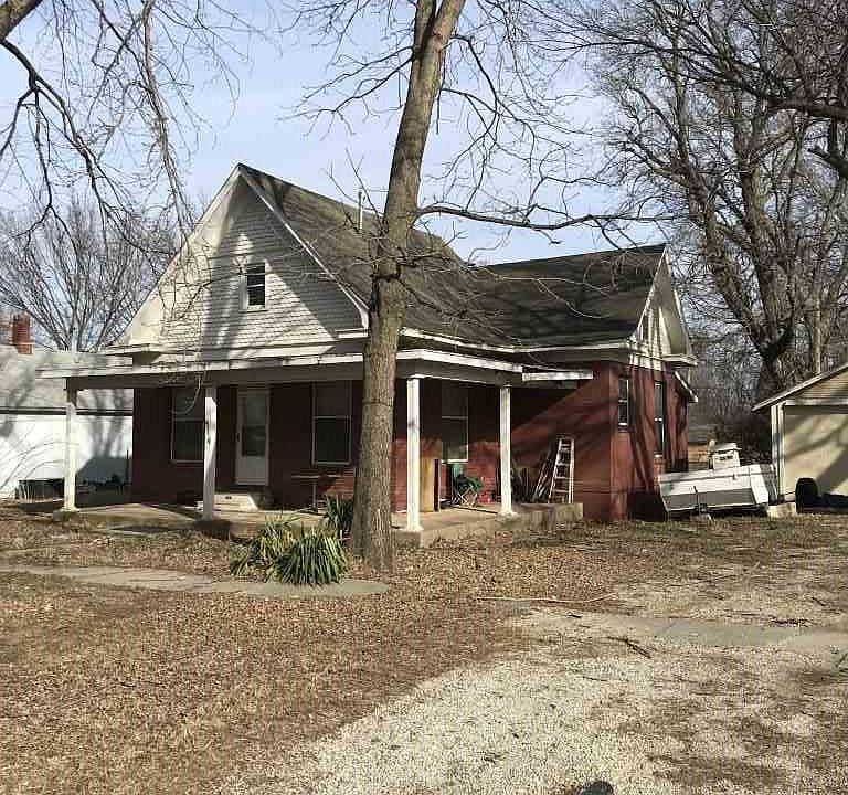 2nd image of 814 Walton St