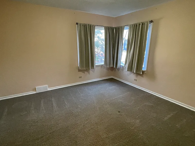 1302 Elliott St — Photo 8