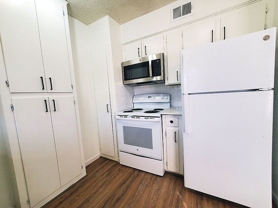 1st image of 2107 Stanford St #F