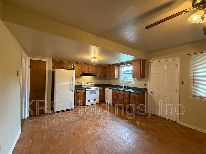 3 bed, 1.5 bath, 1280 sqft, $1,400 — Photo 3