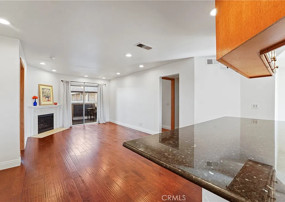 1200 Gaviota Ave #212