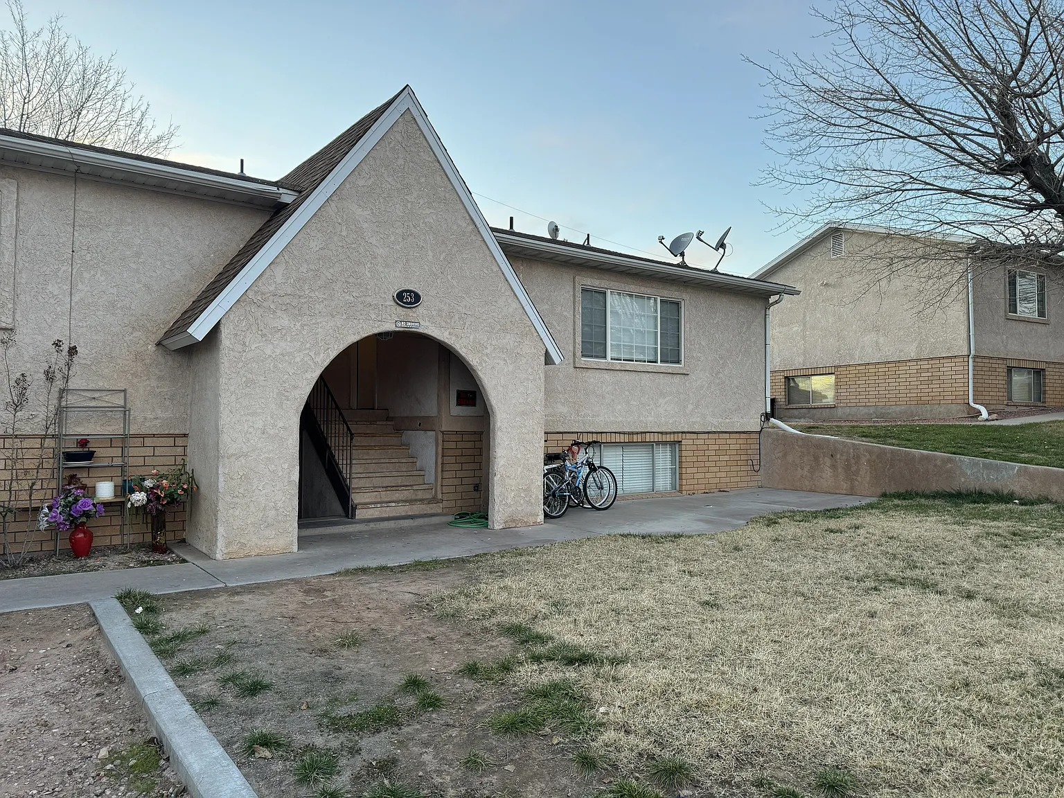 2 bed, 994 sqft, $1,300 — Photo 1