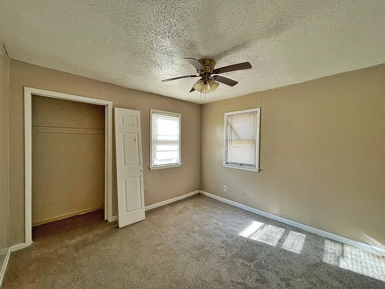3840 Myrtle Ave — Photo 9