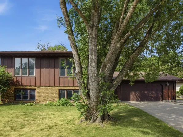 421 Rensvold Blvd, Moorhead, MN 56560