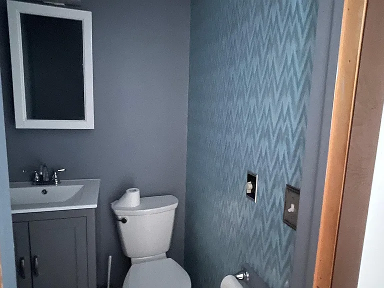 Upstairs 1/2 bathroom