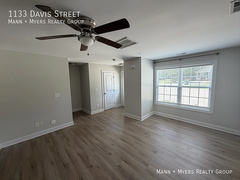 1133 Davis St — Photo 4