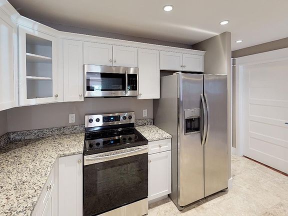 3rd image of 1605 Forest Ave