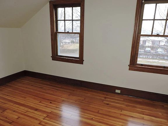5th image of 277 N Lincoln Ave