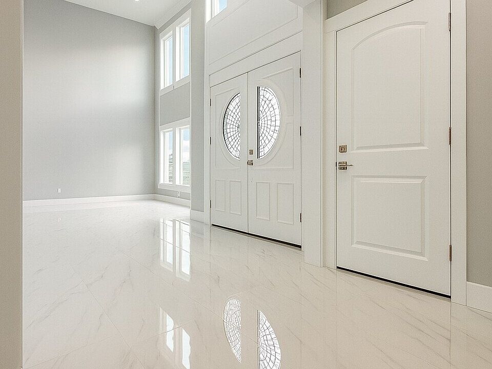 S ぽわーる 4679 S 144th Street, Seattle, WA 98168 | Zillow