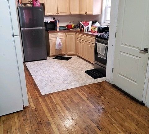 3rd image of 768 Lincoln Ave