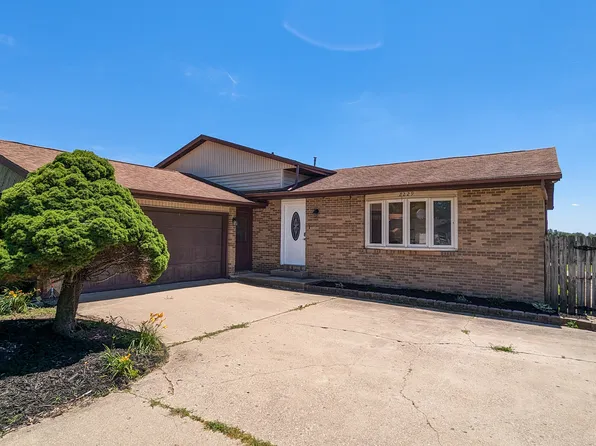 2229 Jeffery Dr, Saint Joseph, IL 61873