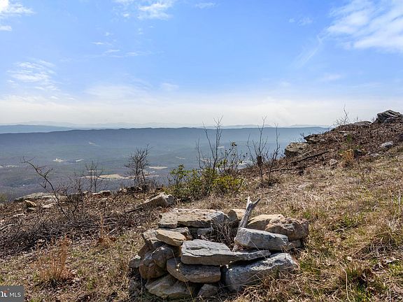 3rd image of 1581 Great Mountain Ln