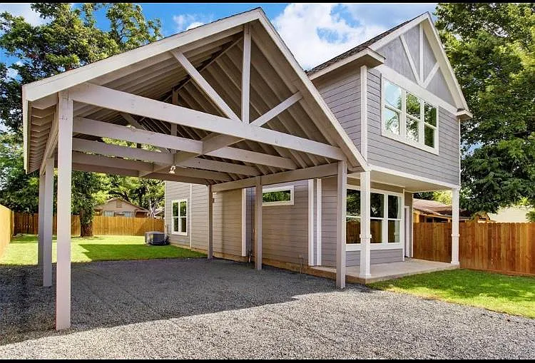 210 Marathon St — Photo 2