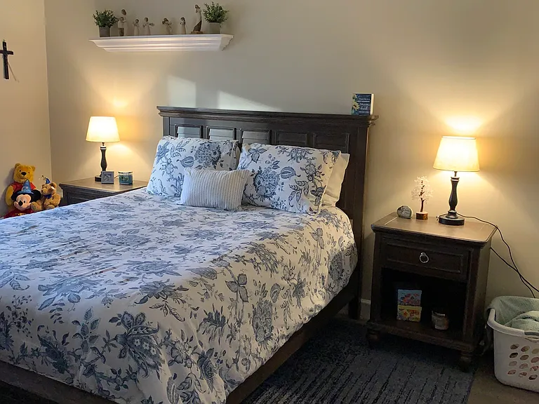 Large bedroom look w/Furniture (Furniture not included)