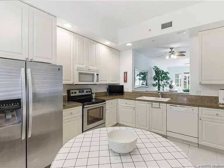 1 Harbour Isle Dr #104 — Photo 15