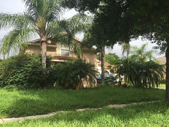 3rd image of 1040 Carriage Park Dr