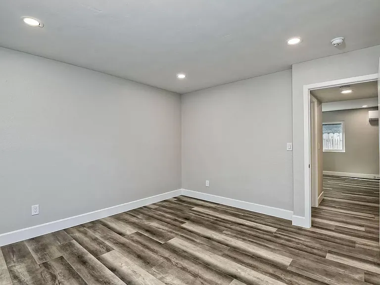 5430 Lauretta St — Photo 19