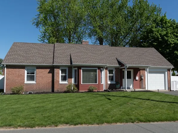 34 Frontenac St, Chicopee, MA 01020