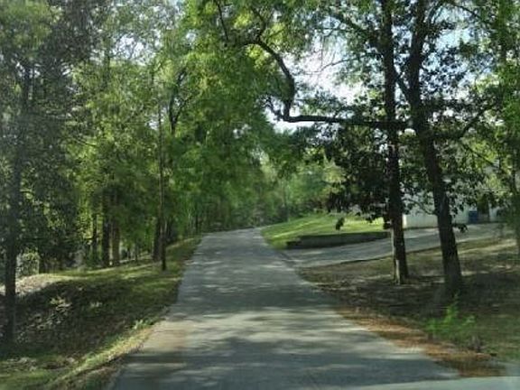 Exterior Neighborhood (street photo)