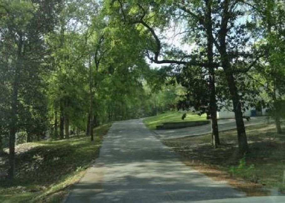Exterior Neighborhood (street photo)