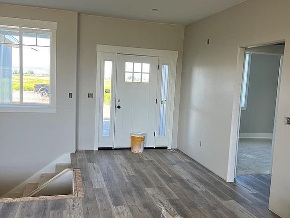 5th image of 653 Grand Canyon St