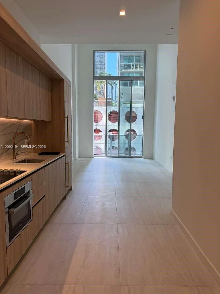 Viceroy Residence — Photo 2