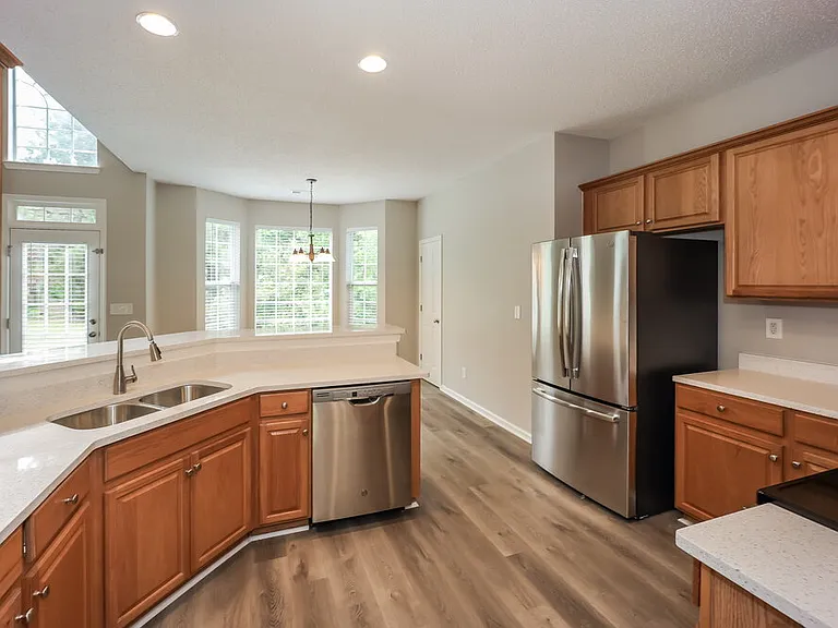 7601 Hilltop Way — Photo 8