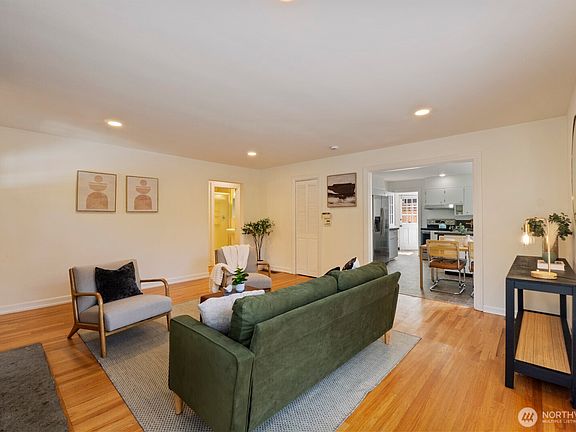 3rd image of 819 NE 100th Street