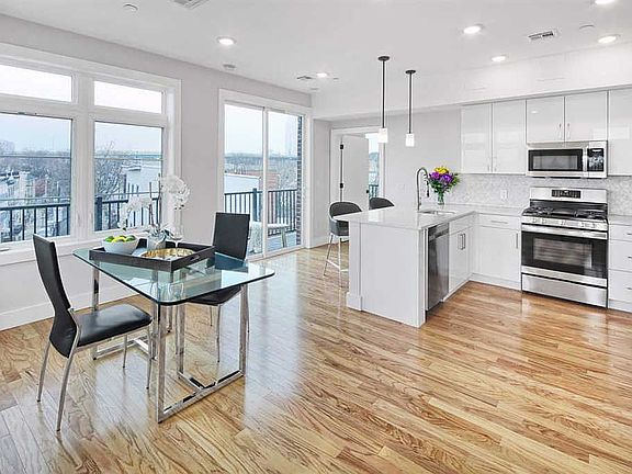 3rd image of 105 Brunswick St #401