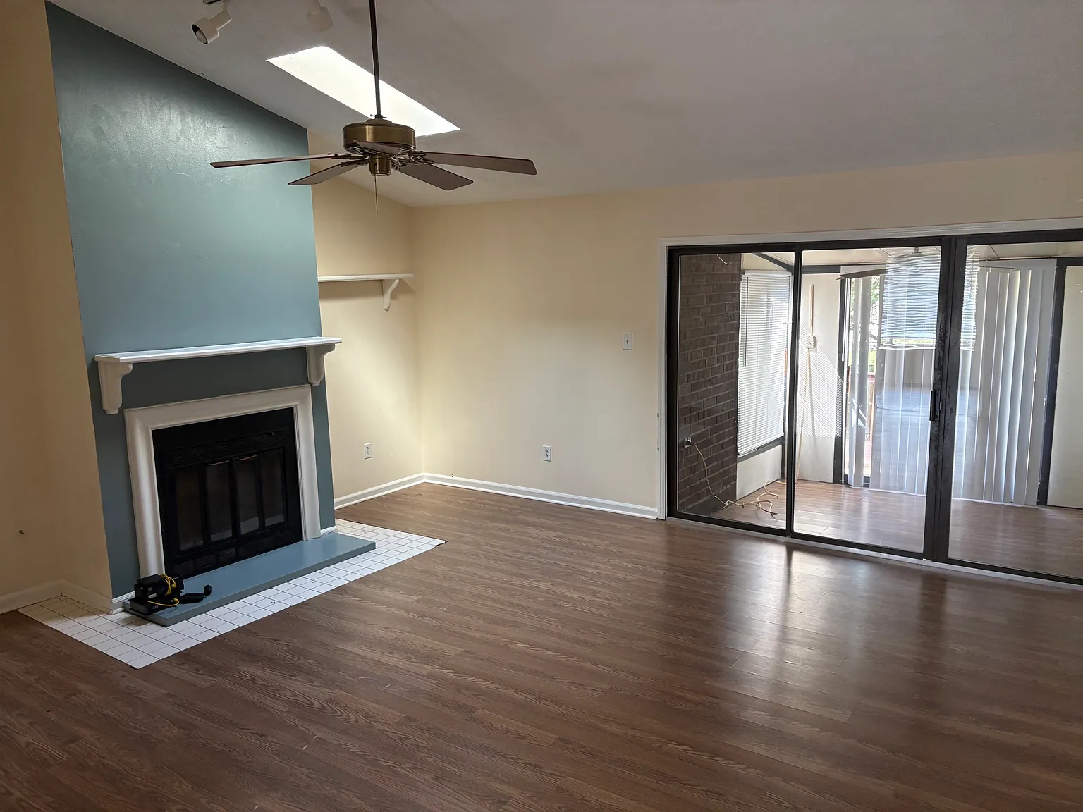 3 bed, 1217 sqft, $1,350 — Photo 2