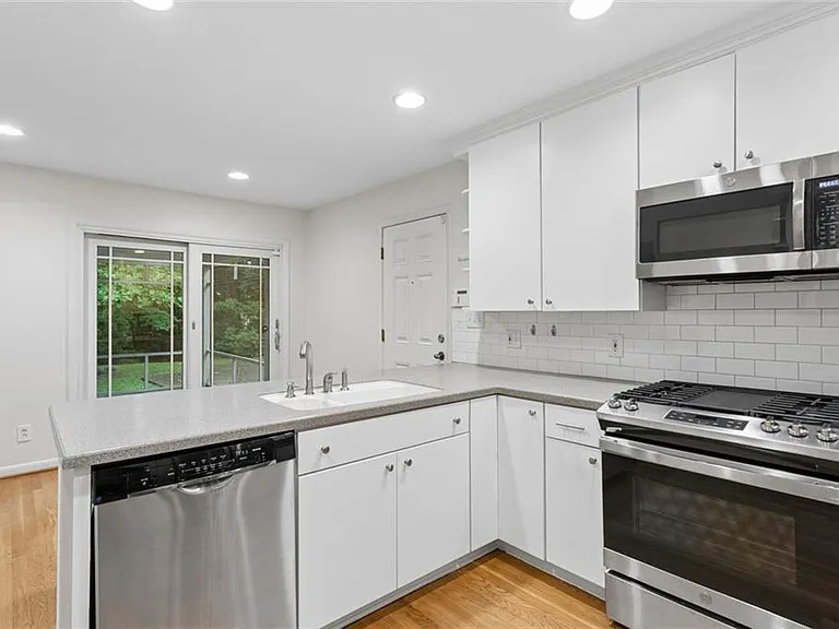 4775 Merlendale Ct NW — Photo 9