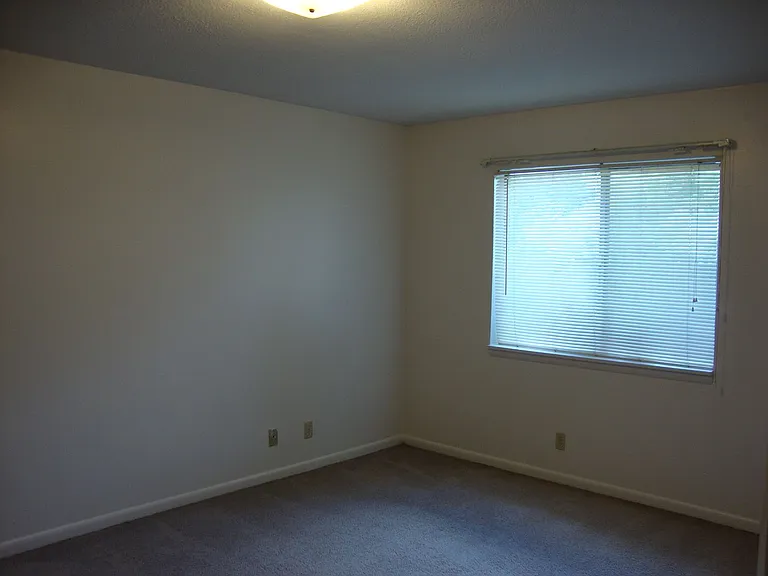 300 Jefferson St — Photo 1